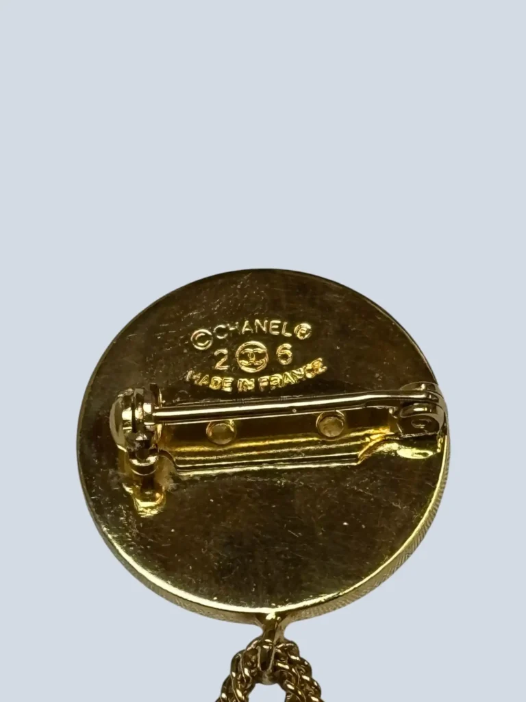 Timeless brooch in gold-plated metal, photo 3 of 4