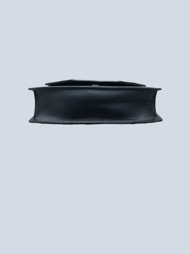 Borsa a tracolla Betty Medium in pelle con borchie., foto 5 di 10