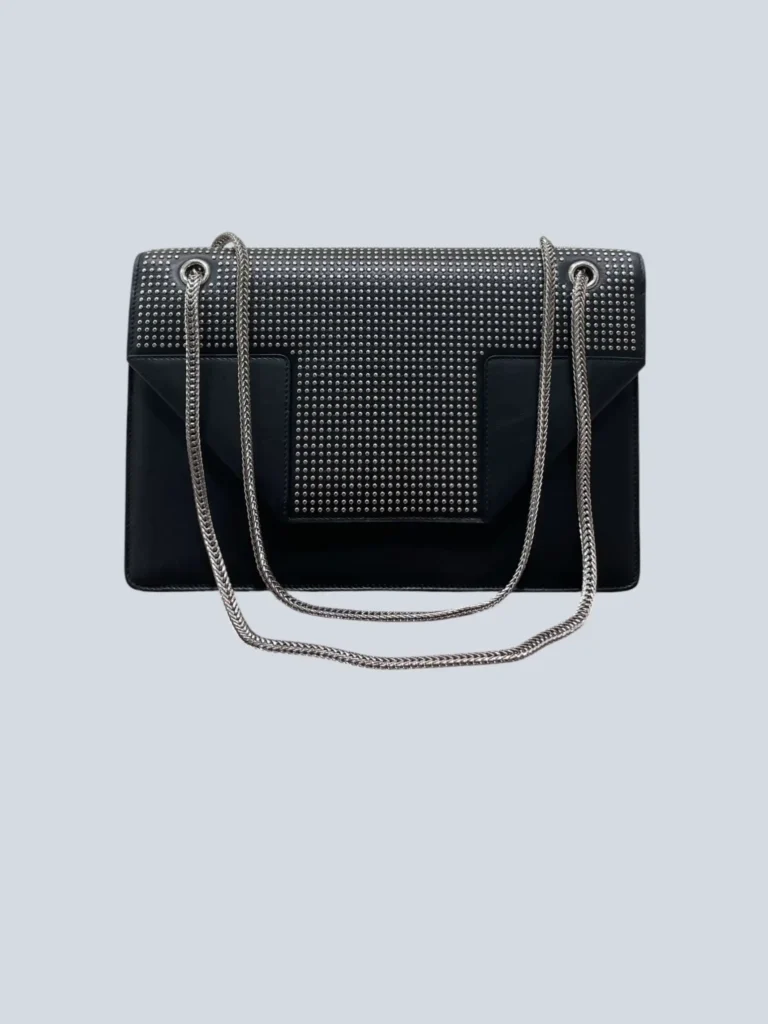 Borsa a tracolla Betty Medium in pelle con borchie.