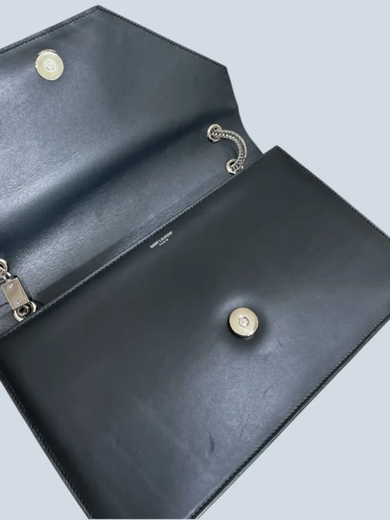 Borsa a tracolla Betty Medium in pelle con borchie., foto 8 di 10