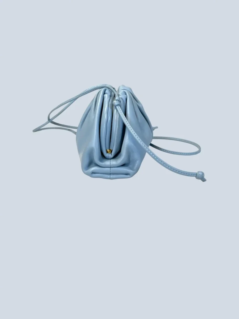 Borsa a tracolla The Mini Pouch in nappa., foto 3 di 15