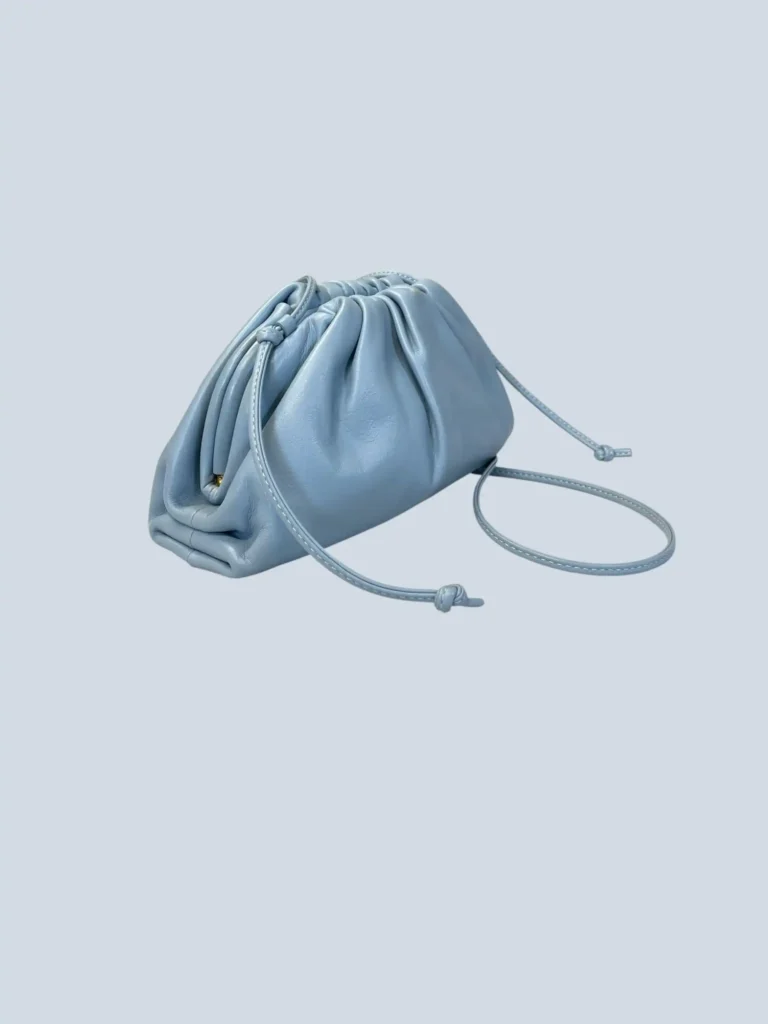 Borsa a tracolla The Mini Pouch in nappa., foto 2 di 15
