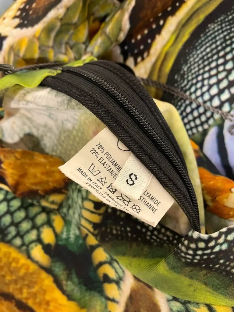 Tuta e foulard con stampa animalier., foto 6 di 11