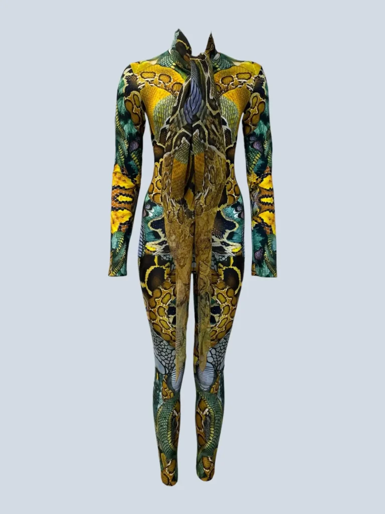 Tuta e foulard con stampa animalier, S.