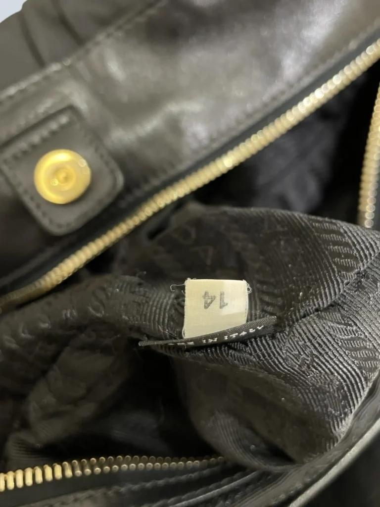 Borsa tote a spalla in nylon Gaufre e pelle., foto 8 di 12