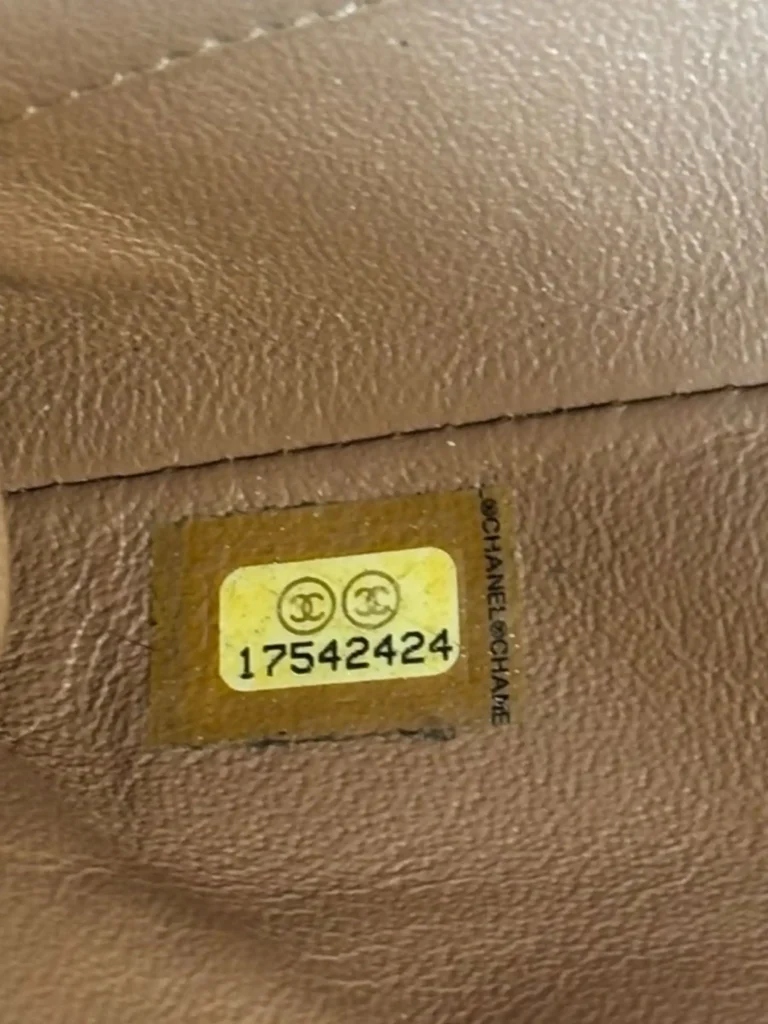 Borsa a spalla Timeless Classic Flap in vernice matelassé., foto 8 di 13