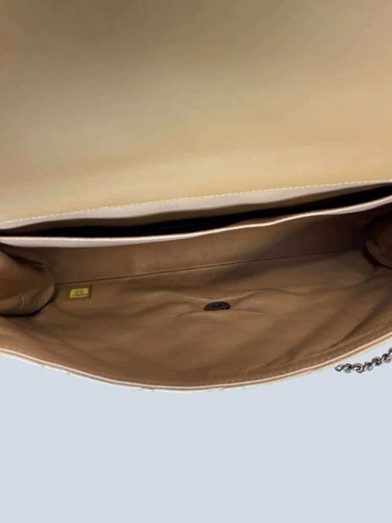 Borsa a spalla Timeless Classic Flap in vernice matelassé., foto 6 di 13