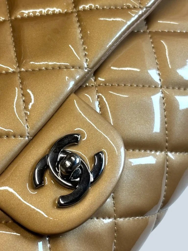 Borsa a spalla Timeless Classic Flap in vernice matelassé., foto 11 di 13