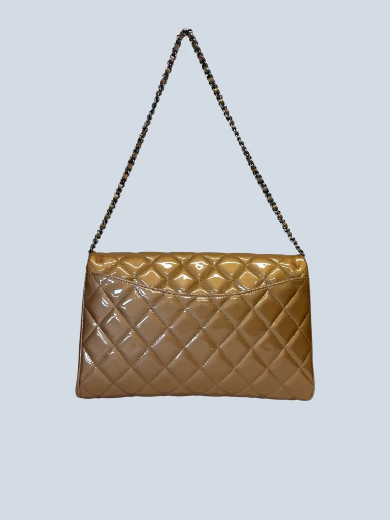Borsa a spalla Timeless Classic Flap in vernice matelassé., foto 4 di 13