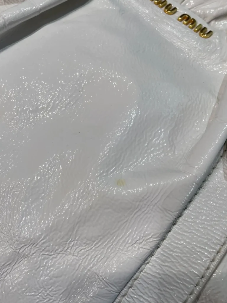 Borsa tote a tracolla in vernice Lux Ruched., foto 14 di 16