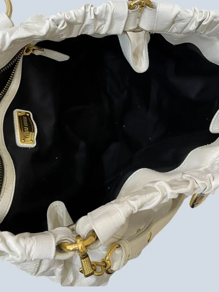 Borsa tote a tracolla in vernice Lux Ruched., foto 6 di 16