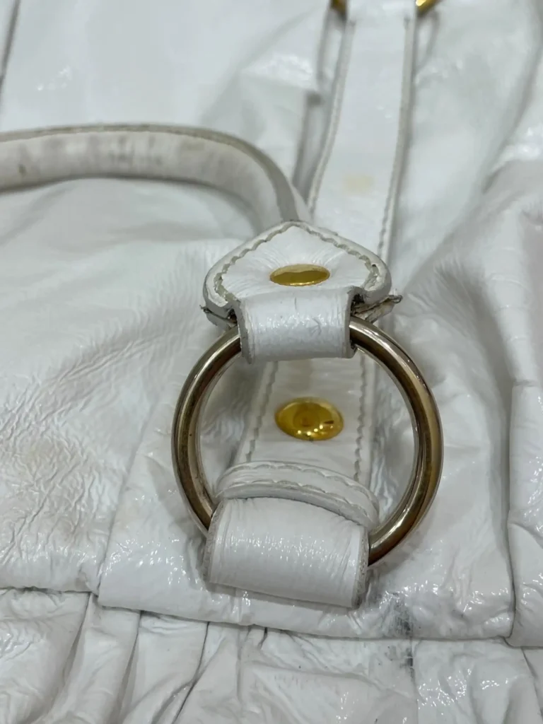 Borsa tote a tracolla in vernice Lux Ruched., foto 9 di 16