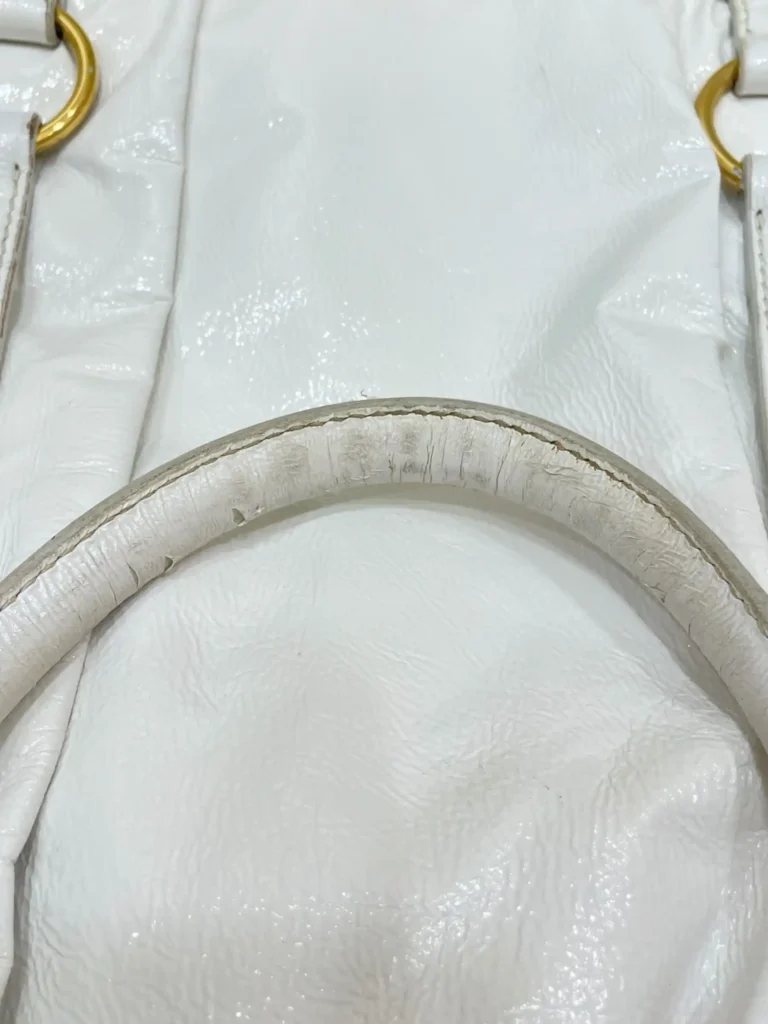Borsa tote a tracolla in vernice Lux Ruched., foto 16 di 16