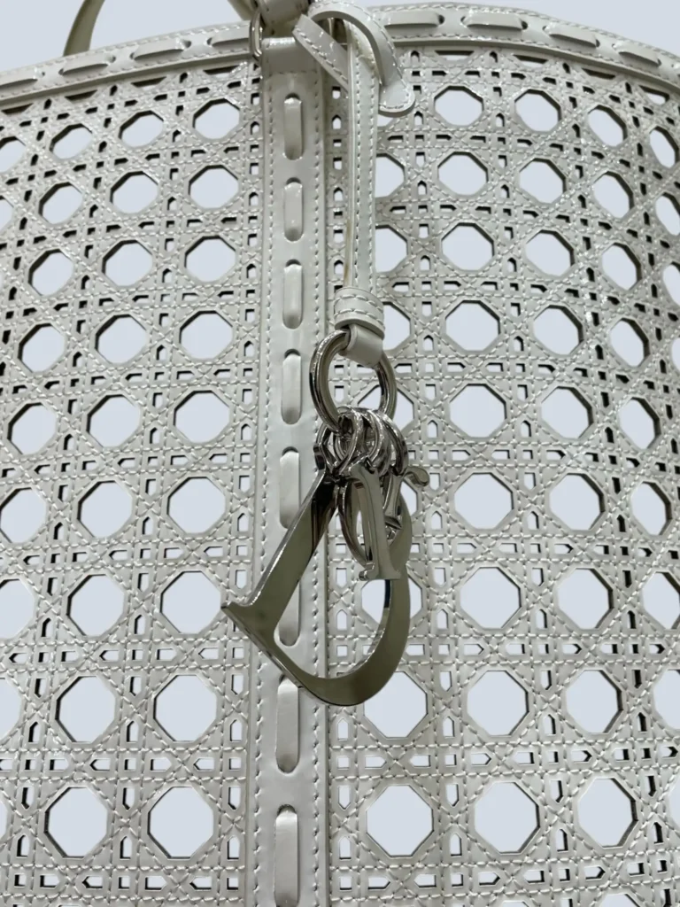 Borsa tote in pelle Cannage traforata e vernice., foto 16 di 18