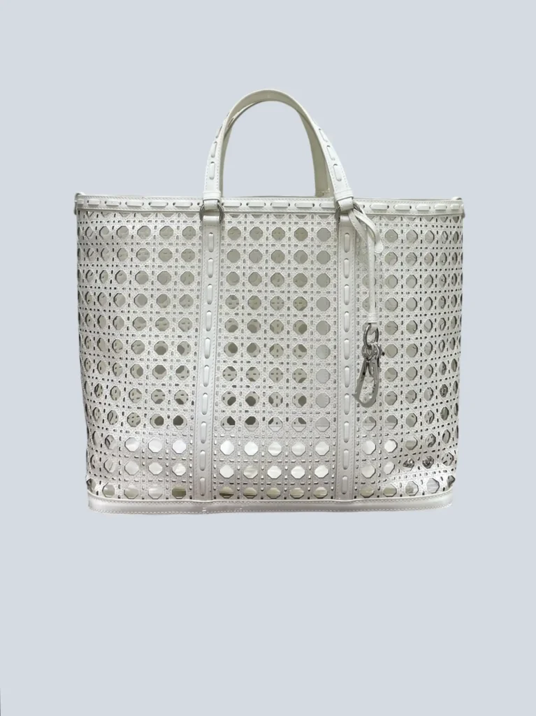 Borsa tote in pelle Cannage traforata e vernice.