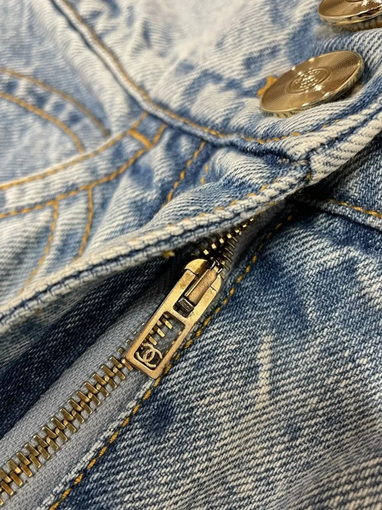 Pantaloni a zampa Coco in denim, 34fr., foto 6 di 9