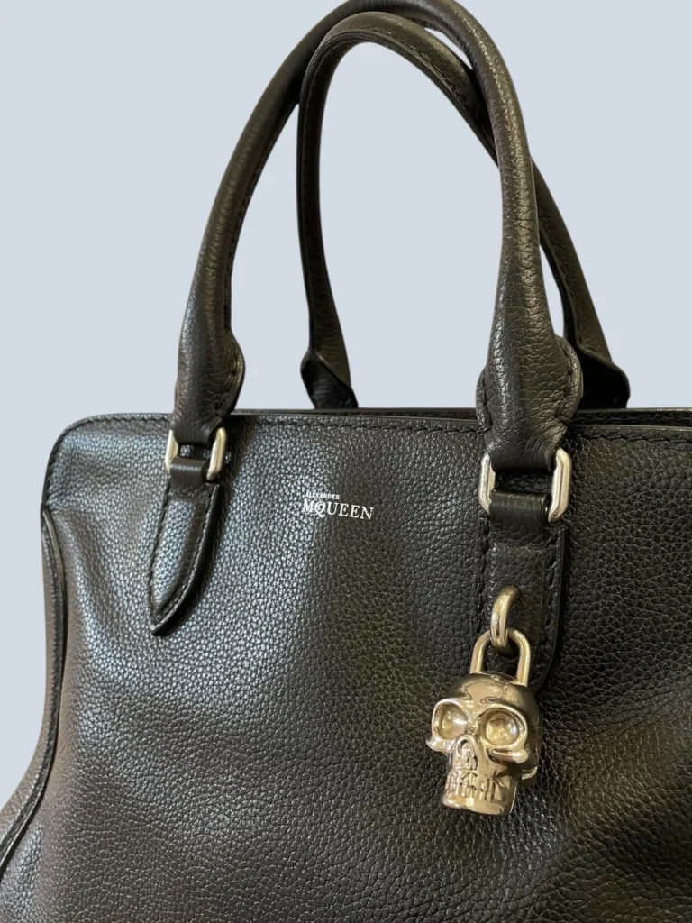 Borsa Skull Padlock Small in pelle martellata., foto 5 di 12