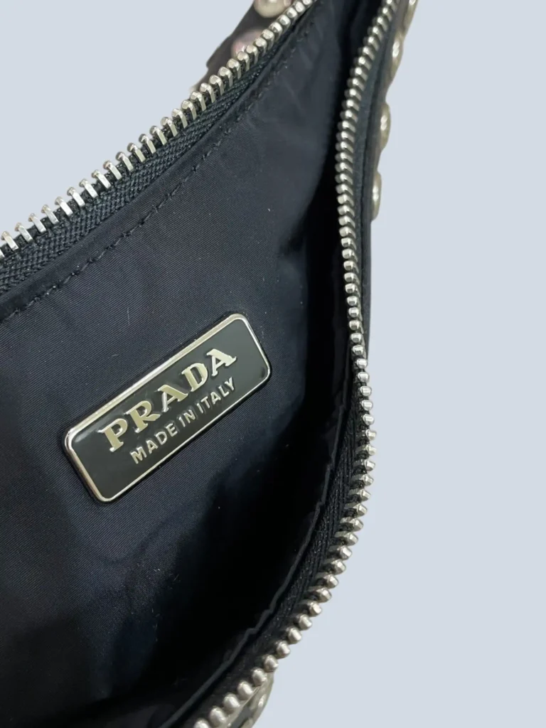 Borsa a mano Mini Studded Hobo in pelle martellata., foto 7 di 12