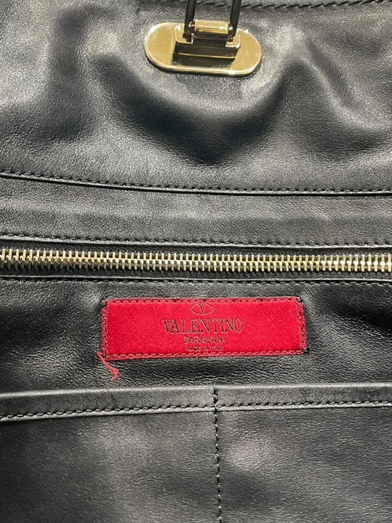 Garavani, borsa shopper a spalla Rockstud in pelle., foto 8 di 13