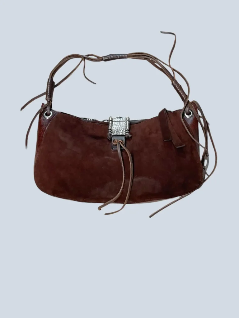 Borsa a spalla in suede con frange e decorazioni metalliche., foto 3 di 7