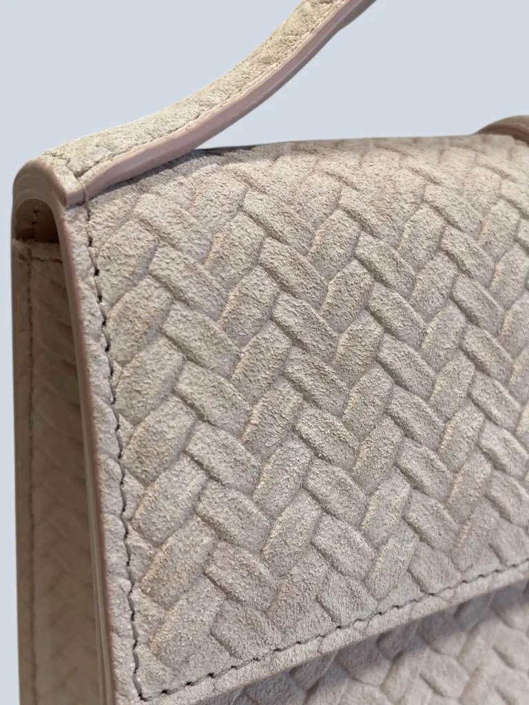 Borsa a tracolla Le Grand Bambino in suede motivo intrecciato., foto 10 di 11