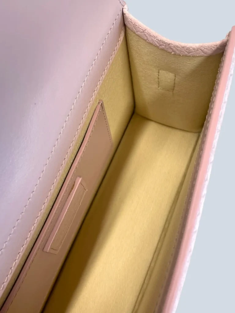 Borsa a tracolla Le Grand Bambino in suede motivo intrecciato., foto 7 di 11