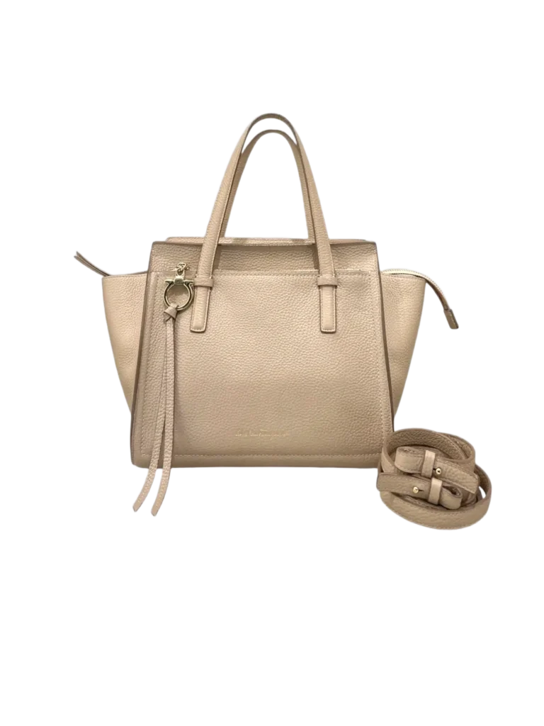 Amy Small grained leather shoulder bag.