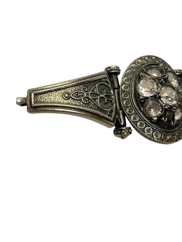 Bracciale in metallo lavorato con teschi e strass., foto 5 di 7