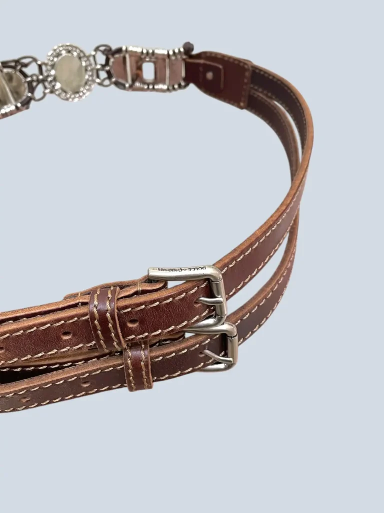 Cintura in pelle con decorazioni metalliche., foto 6 di 7