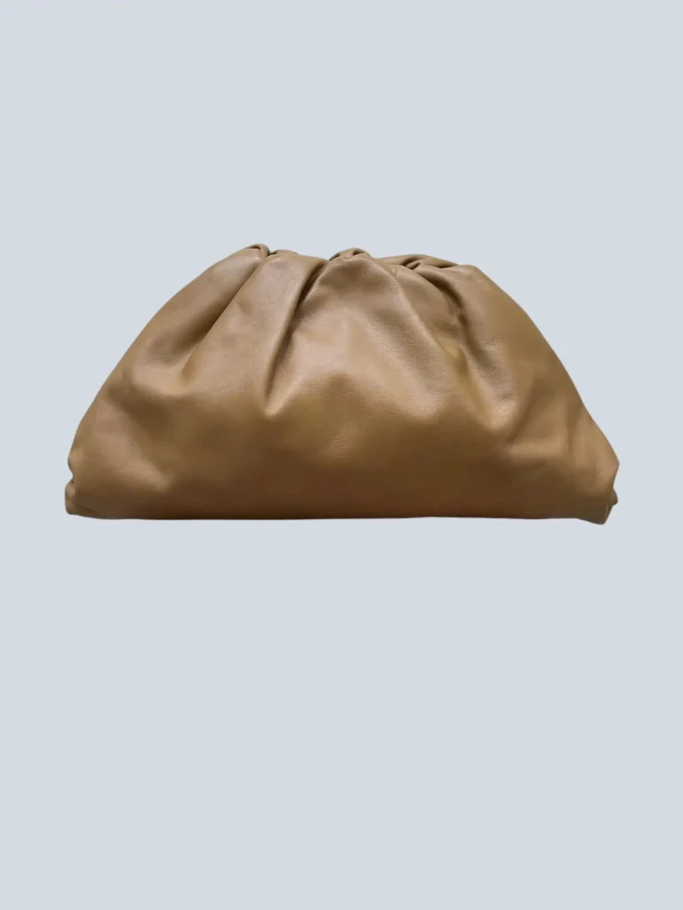 Clutch The Pouch Maxi in nappa.
