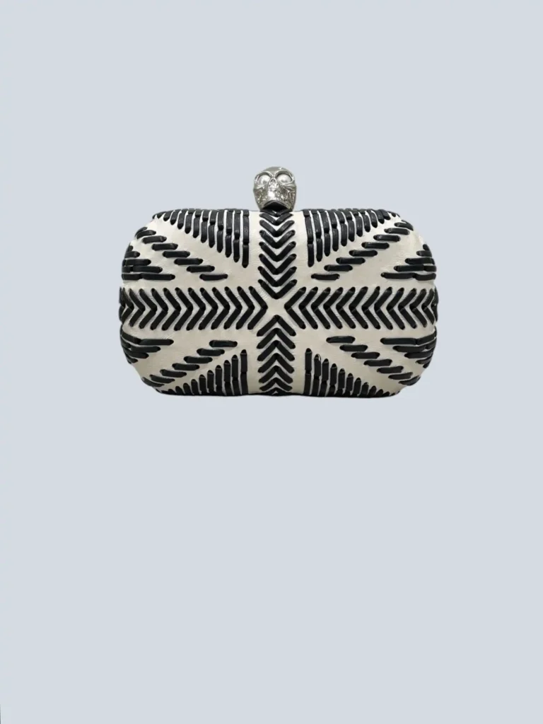 Clutch Skull-Clasp Box in pelle.