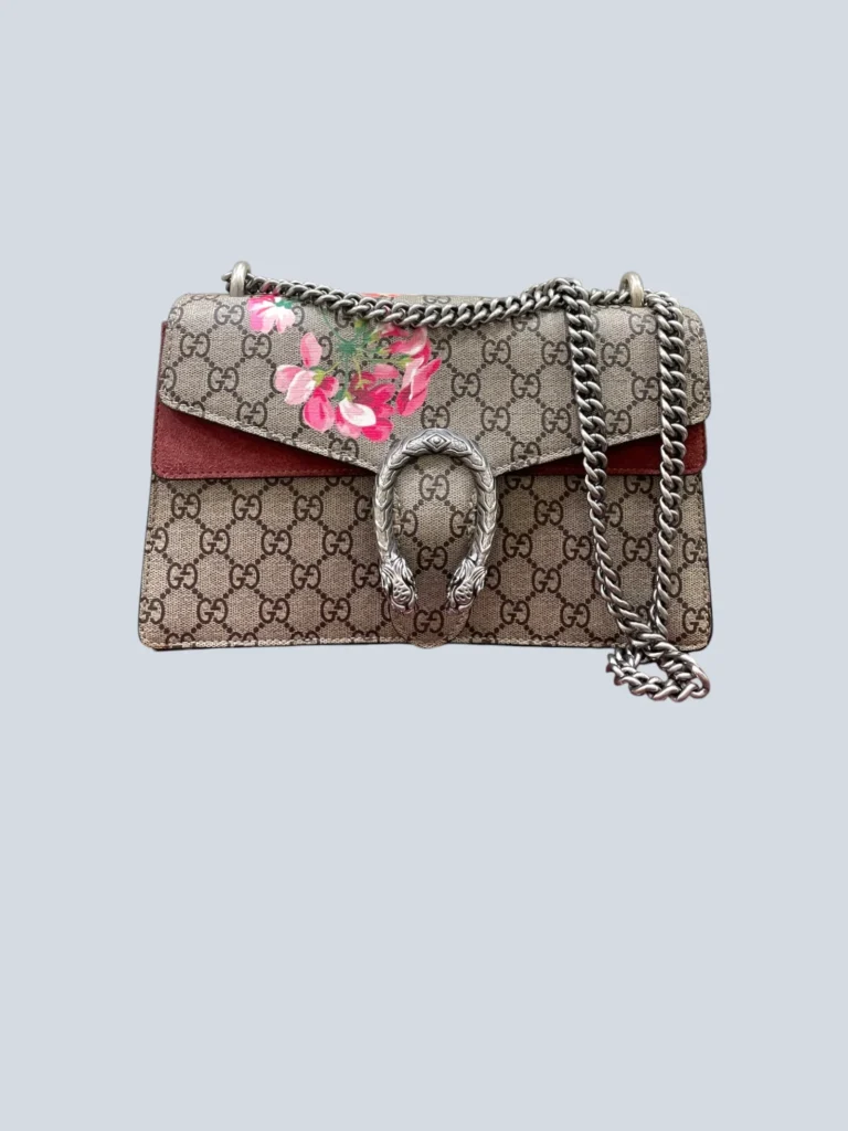 Borsa a spalla Gucci Dionysus Blooms vista frontale con monogramma e fiori.