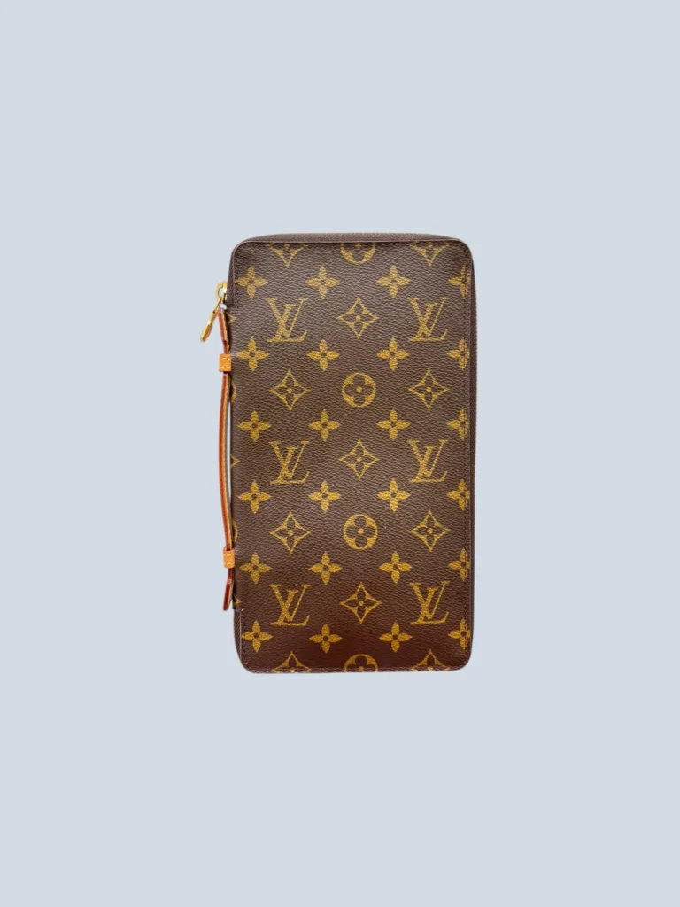 Portafoglio Louis Vuitton con stampa monogram sul fronte.