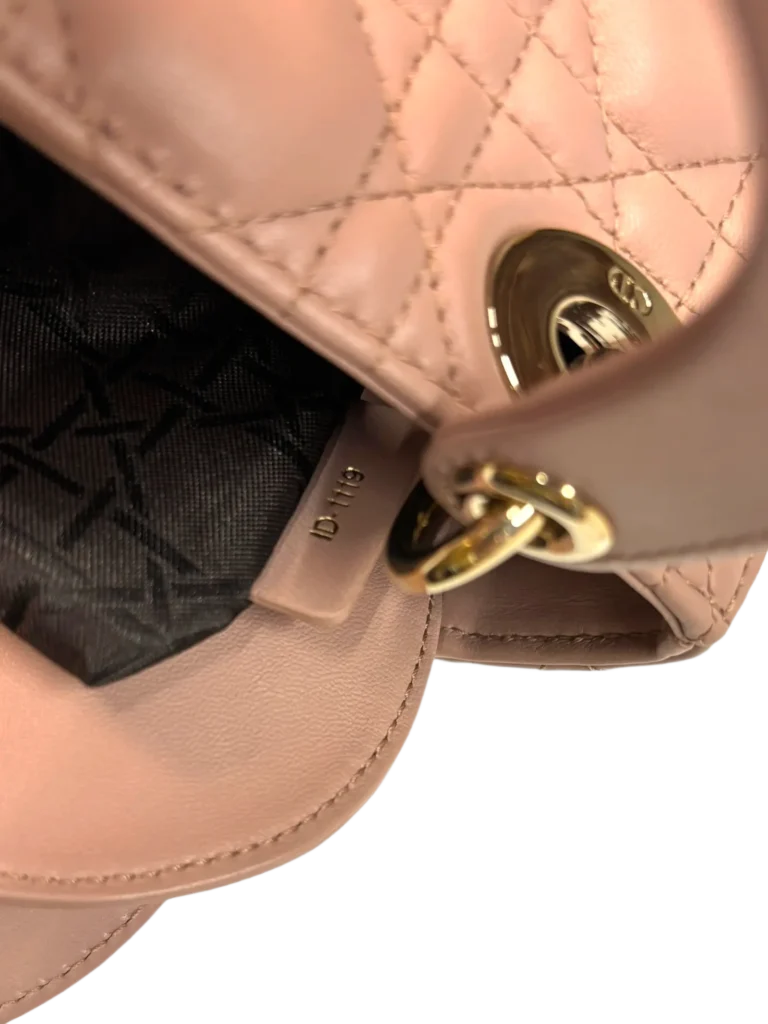 Borsa piccola Lady Dior in pelle Cannage, foto 9 di 13