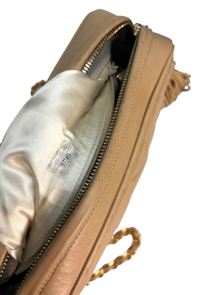 Borsa a tracolla Camera Bag in pelle matelassé, foto 9 di 11
