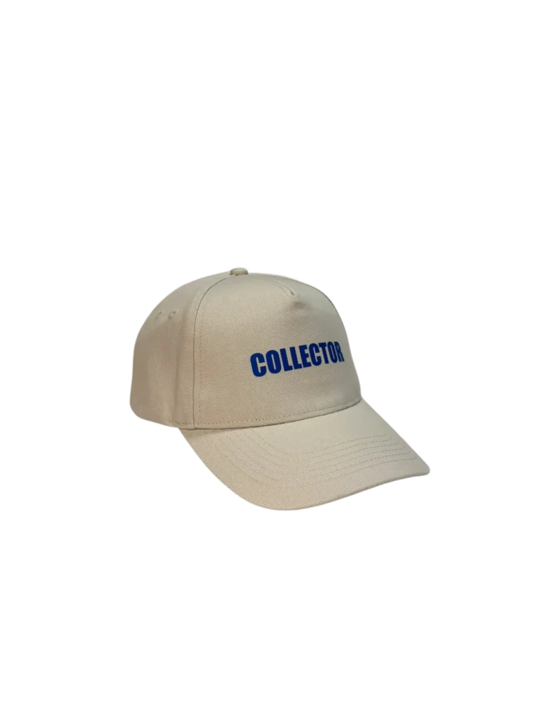 Cappellino NOT OLD. JUST ICONIC. beige con stampa 'COLLECTOR'.