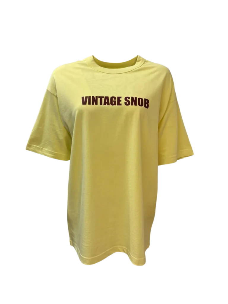 T-shirt NOT OLD. JUST ICONIC. gialla con stampa VINTAGE SNOB sul fronte.