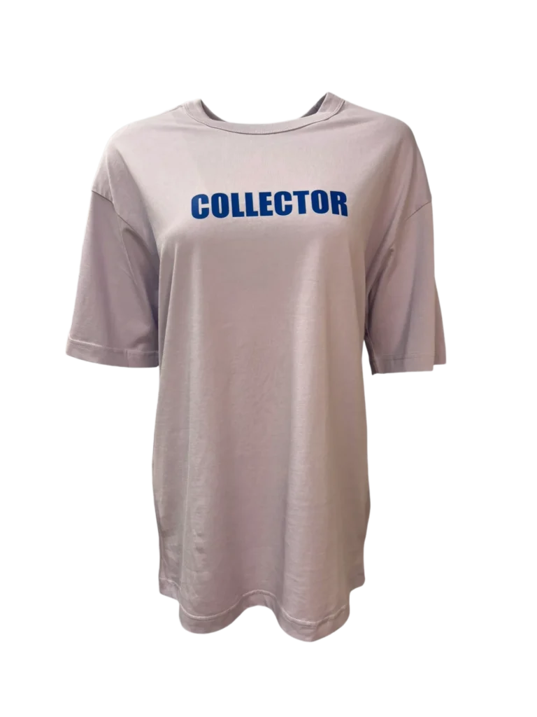 T-shirt grigia con stampa 'COLLECTOR' del brand NOT OLD. JUST ICONIC.
