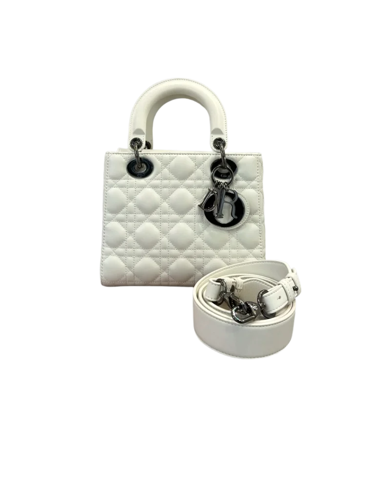 Borsa Lady Dior Christian Dior in pelle bianca vista frontale con manico.
