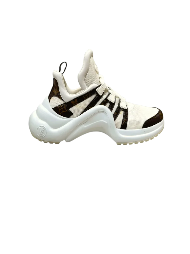 Sneakers Louis Vuitton Archlight Trainer viste dal lato sinistro.